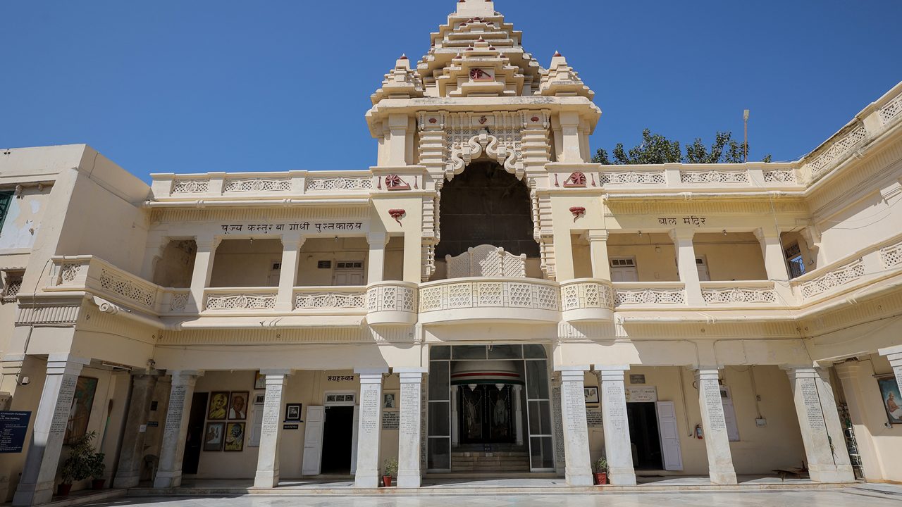 Gandhi Birth Place (Kirti Mandir) - गांधी जन्म स्थान Dwarka Darshan